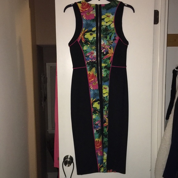 Medium Dress! Gorgeous Fit! Excellent condition! - Picture 7 of 9